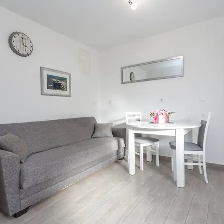 Queen Hvar * Χβαρ