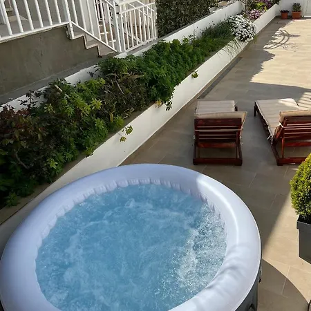 Queen Hvar * Χβαρ