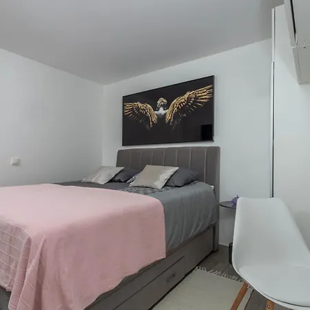 Queen Hvar Luxury Jacuzzi & Bikes Apartamento *