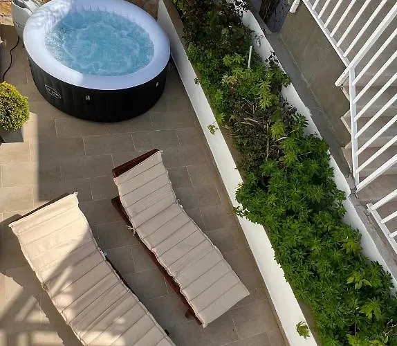 Queen Hvar Luxury Apartment Jacuzzi & Bikes 아파트 흐바르