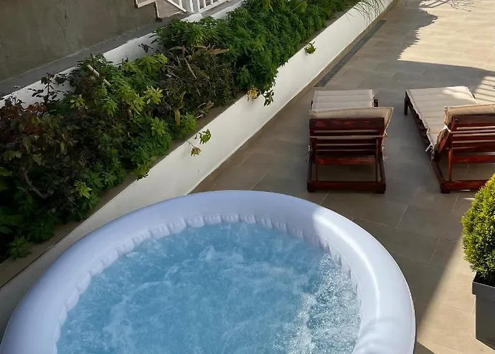 Queen Hvar Luxury Apartment Jacuzzi & Bikes * 흐바르