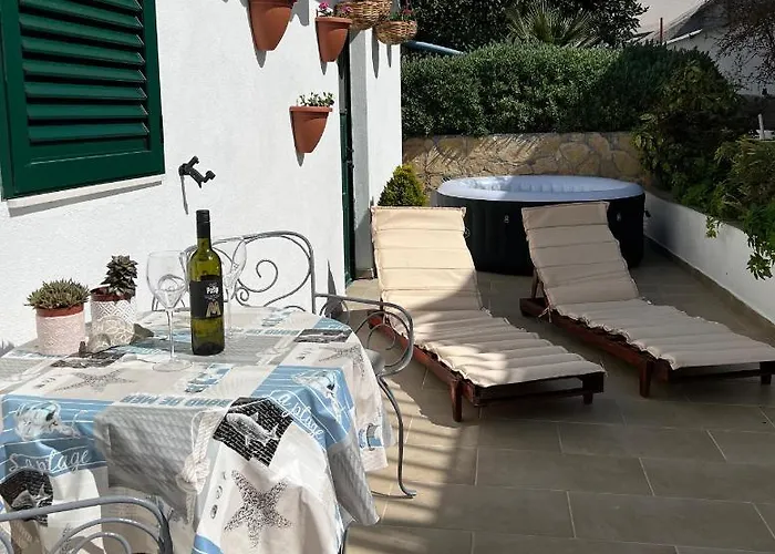 Queen Hvar Luxury Apartment Jacuzzi & Bikes *