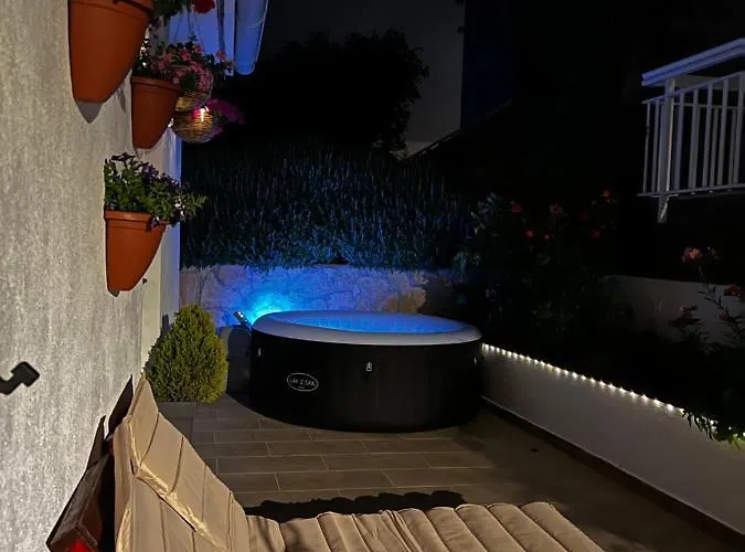 Queen Hvar Luxury Apartment Jacuzzi & Bikes *