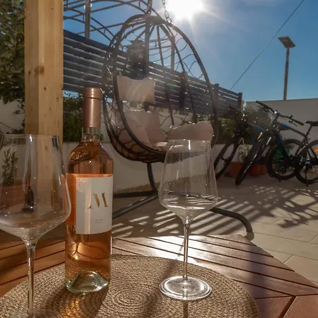 Queen Hvar Luxury Jacuzzi & Bikes