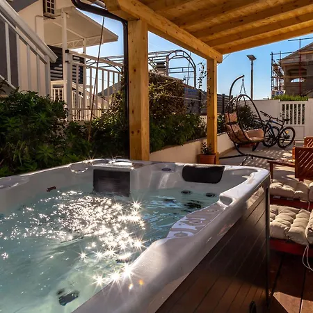 Queen Hvar Luxury Jacuzzi & Bikes شقة *