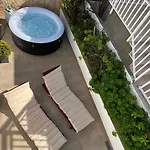 Queen Hvar Luxury Apartment Jacuzzi & Bikes Apartment Hvar Town