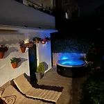 Queen Hvar Luxury Apartment Jacuzzi & Bikes Apartment Hvar Town