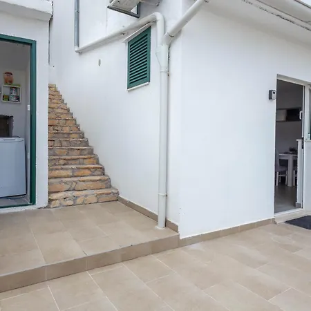 Queen Hvar Luxury Apartment Jacuzzi & Bikes Apartment Hvar Town