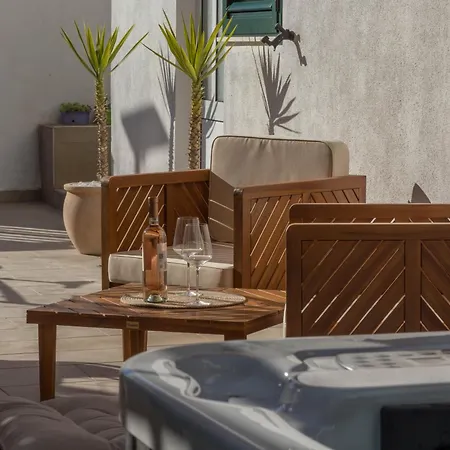 Queen Hvar Luxury Apartment Jacuzzi & Bikes *